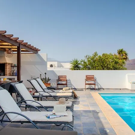 Casa Serena Panoramic Views, Ac And Pool Semesterbostad