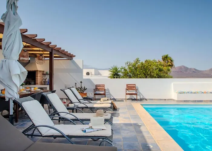 Casa Serena Panoramic Views, Ac And Pool Holiday home