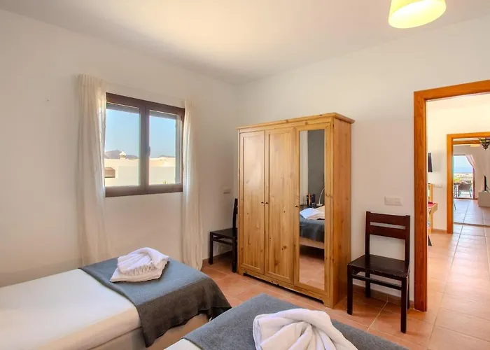 Casa Serena Panoramic Views, Ac And Pool Holiday home